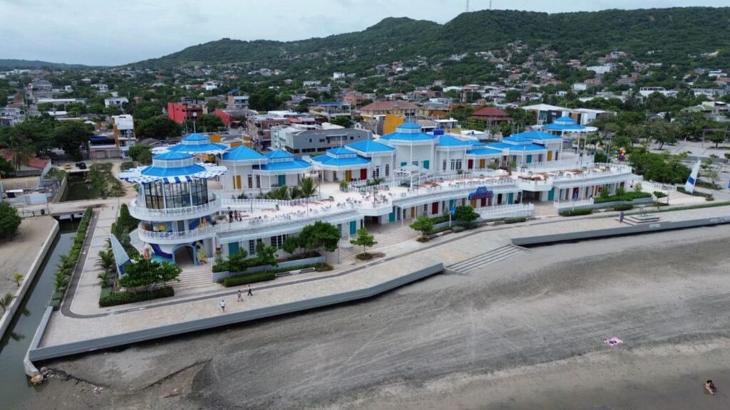 Puerto Colombia: Mar, Memoria y Apertura al Mundo Patrimonio portuario, paisaje costero y memoria migratoria